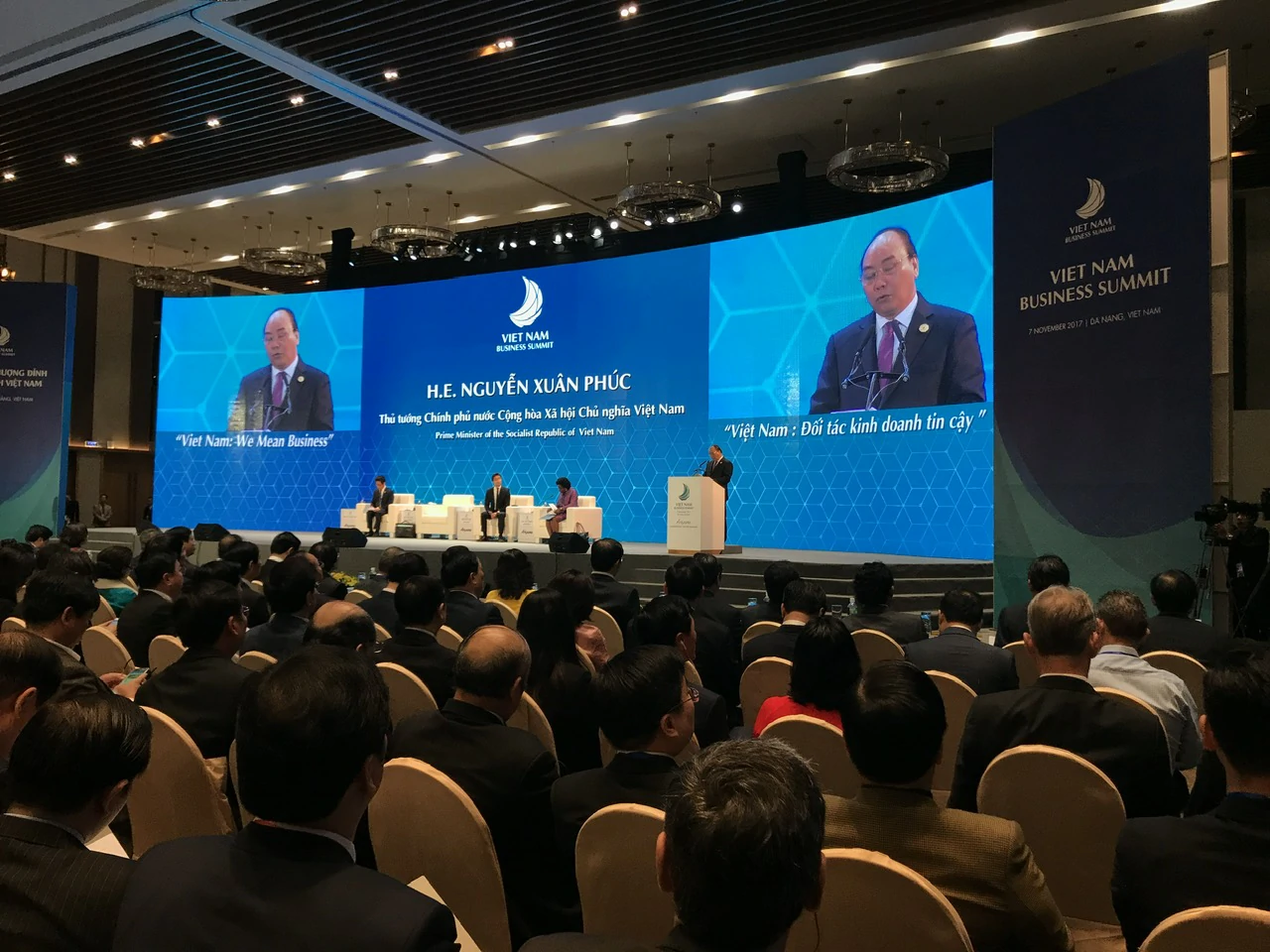 Thuê Tai Nghe Phiên Dịch Chuyên Nghiệp Tại Hà Nội – Thiết Bị Hiện Đại, Âm Thanh Ổn Định 17 Thiết Bị Dịch Phục Vụ Apec 2017 Tại Đà Nẵng